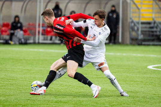 Brommapojkarnas Torbjörn Lysaker Heggem och Halmstads Alex