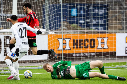 Brommapojkarnas målvakt Lucas Bergström och Halmstads