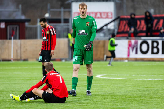 Brommapojkarnas målvakt Lucas Bergström deppar