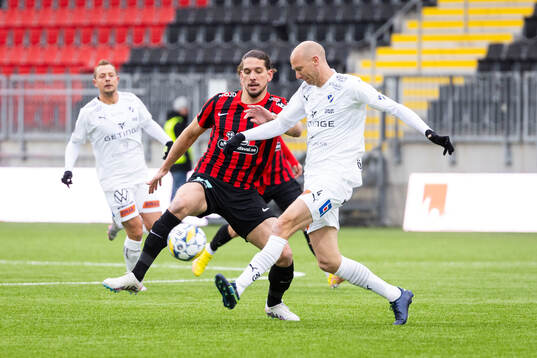 Brommapojkarnas Nikola Vasic och Halmstads Andreas Johansson