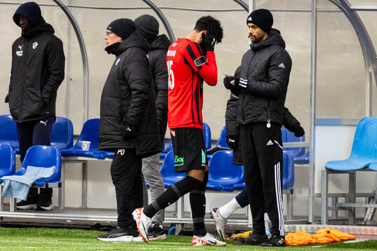 Brommapojkarnas Paya Pichkah tilldelas rött kort och