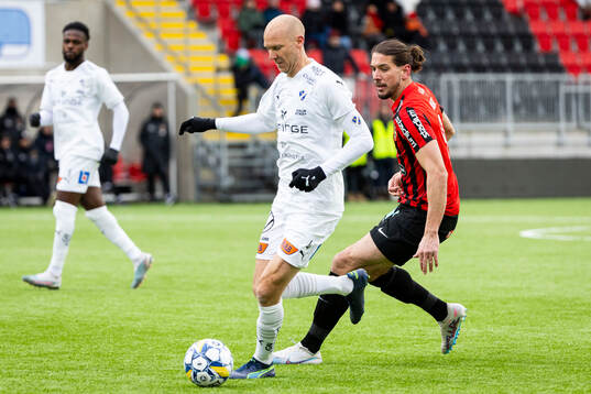 Brommapojkarnas Nikola Vasic och Halmstads Andreas Johansson
