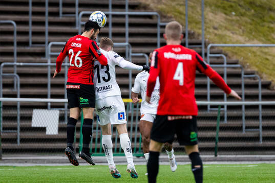 Brommapojkarnas André Calisir och Halmstads Gisli