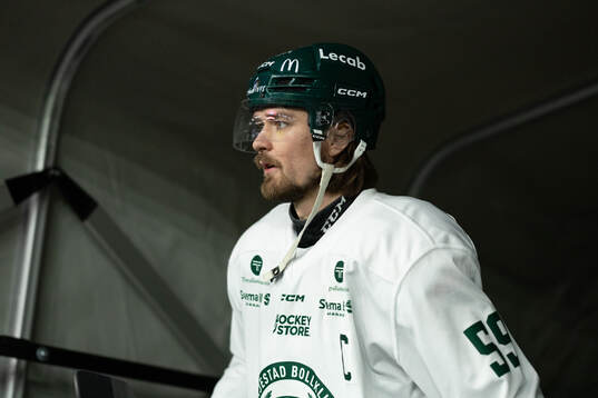 Färjestads Linus Johansson innan ishockeymatchen i SHL