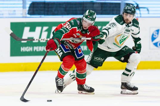 Frölundas Noah Hasa och Färjestads Jonathan Andersson