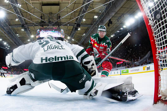 Frölundas Mikael Ruohomaa sätter