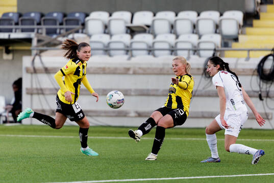 Häckens Hanna Wijk och Matilda Nildén mot Växjö DFFs