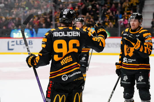 Skellefteås Rickard Hugg jublar