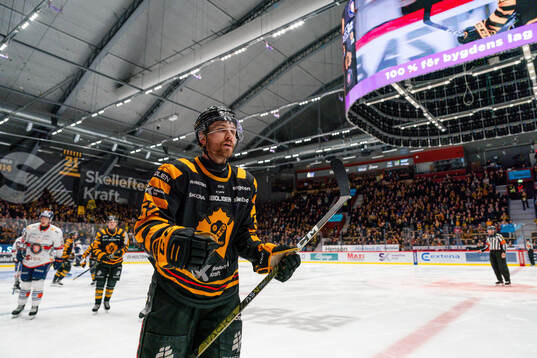 Skellefteås Arvid Lundberg  jublar