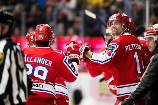 Timrås Emil Pettersson och Filip Hållander jublar