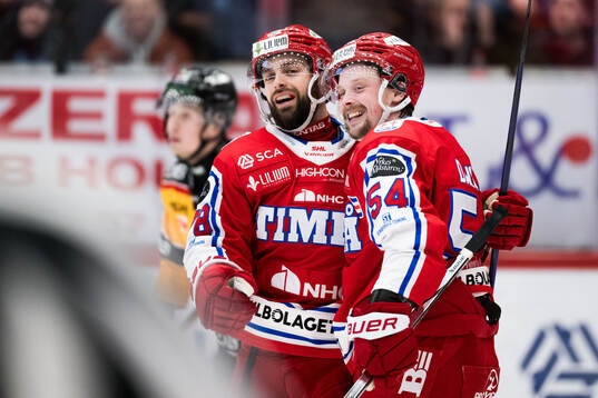 Timrås Jonathan Dahlén och Robin Hanzl jublar