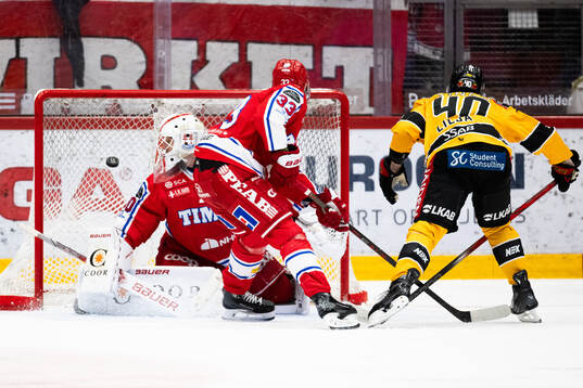 Luleås David Lilja gör 1-2 bakom Timrås målvakt Jacob