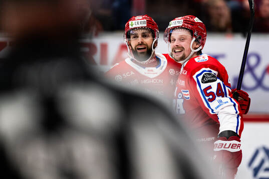 Timrås Jonathan Dahlén och Robin Hanzl  jublar