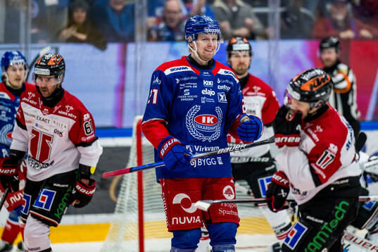 Oskarshamns Hampus Karlsson jublar
