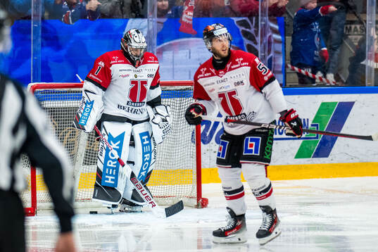Örebros målvakt Jhonas Enroth deppar