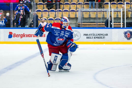 Oskarshamns målvakt Marek Langhamer jublar
