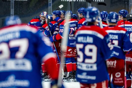 Oskarshamn spelare jublar