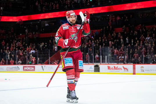 MoDos Emil Wahlberg jublar