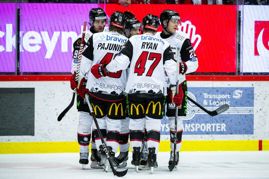 Malmö Redhawks Carl Persson jublar