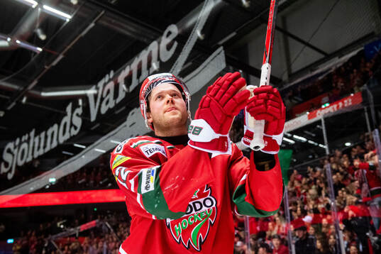 MoDos Oscar Pettersson jublar