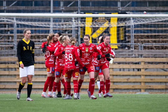Örebros Ashley Michelle Barron jublar