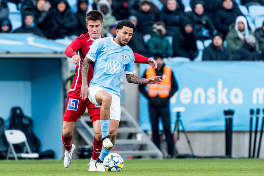 IFK Norrköpings Carl Björk och Malmö FFs Sergio Pena