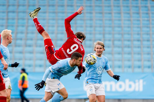 Malmö FFs Gabriel Dal Toe Busanello och Sebastian Nanasi