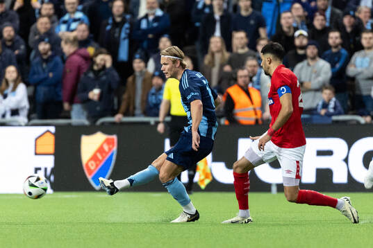 Djurgårdens Tobias Gulliksen och Degerfors Elyas Bouzaiene