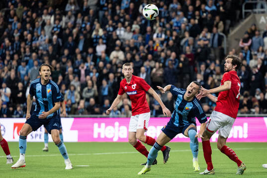 Djurgårdens Haris Radetinac och Degerfors Sebastian Ohlsson