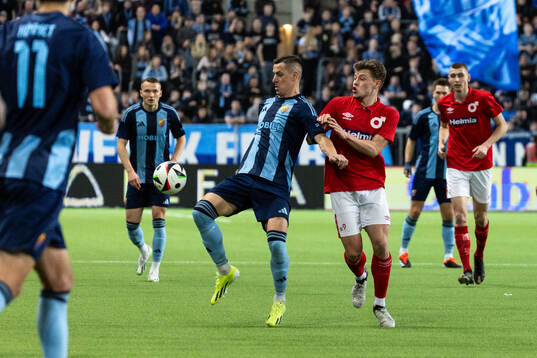 Djurgårdens Haris Radetinac och Degerfors Gustav Lindgren