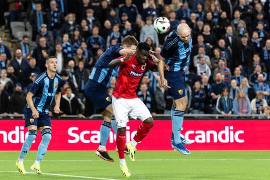 Djurgårdens Miro Tenho och Marcus Danielson mot Degerfors