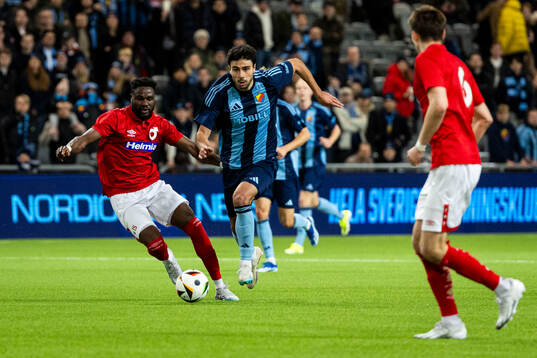 Djurgårdens Deniz Hummet och Degerfors Nasiru Moro