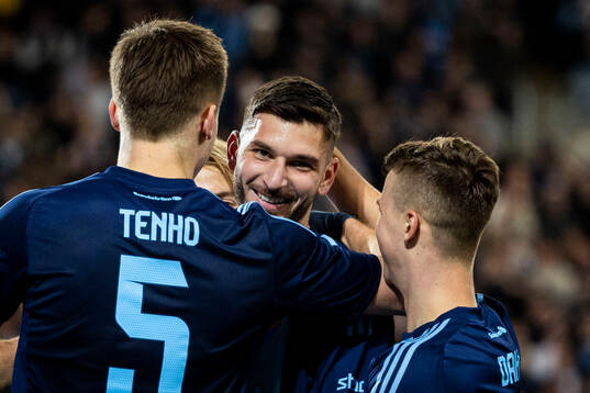 Djurgårdens Besard Sabovic och Miro Tenho jublar