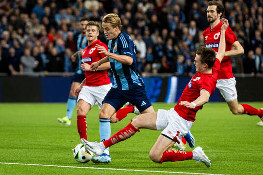 Djurgårdens Oskar Fallenius och Degerfors Oscar Wallin