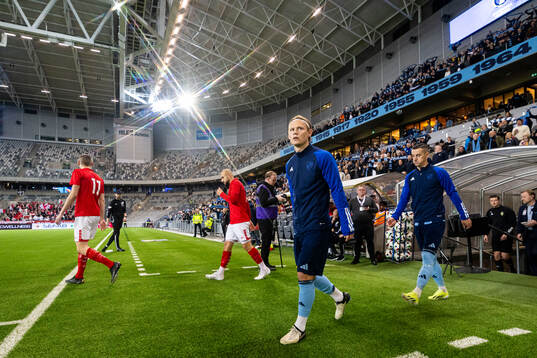 Djurgårdens Tobias Gulliksen kommer ut på planen