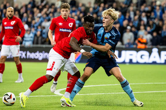 Djurgårdens Lucas Bergvall och Degerfors Mamadouba Diaby