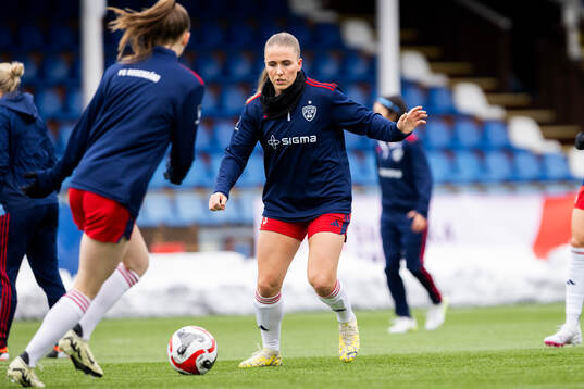 FC Rosengårds Gudrun Arnardottir på uppvärmningen