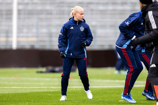 FC Rosengårds Anni Hartikainen på uppvärmningen