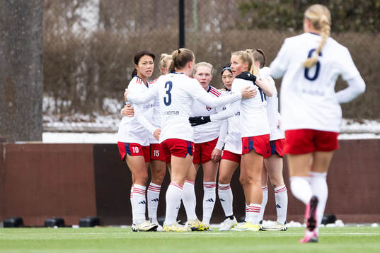 FC Rosengårds spelare jublar