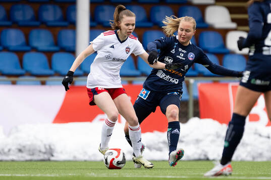 FC Rosengårds Bea Sprung och Linköpings Noor Hoelsbrekken