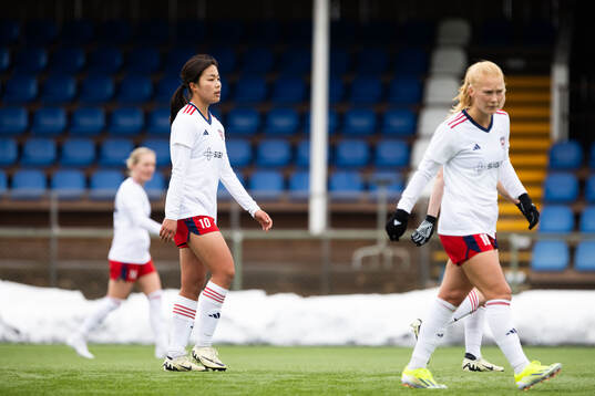 FC Rosengårds Momoko Tanikawa och Sofie Bruun Bredgaard