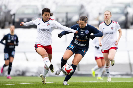 FC Rosengårds Momoko Tanikawa och Linköpings Cornelia