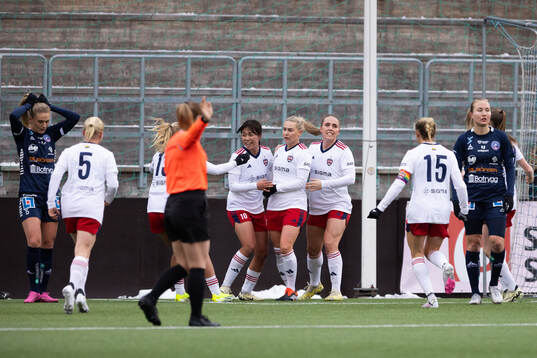FC Rosengårds Emma Jansson jublar med lagkamrater