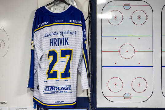 Specialdesignad tröja innan ishockeymatchen i SHL mellan