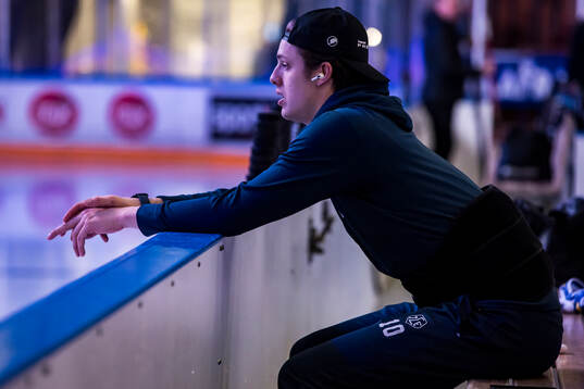 Leksands Anton Johansson innan ishockeymatchen i SHL mellan