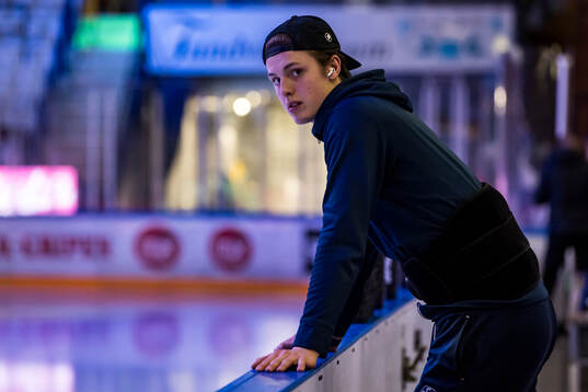 Leksands Anton Johansson innan ishockeymatchen i SHL mellan