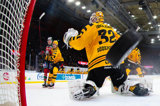 Frölundas Jere Innala skjuter 3-1 i mål bakom