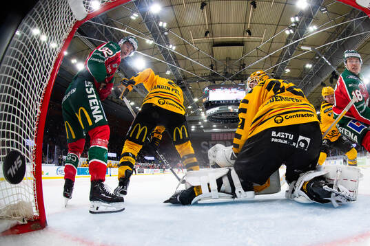 Frölundas Noah Hasa styr in 4-1 i mål bakom Skellefteås