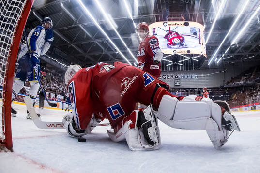 Timrås målvakt Jacob Johansson deppar