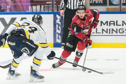 Malmö Redhawks Johan Olofsson och HV71s Oscar Fisker
